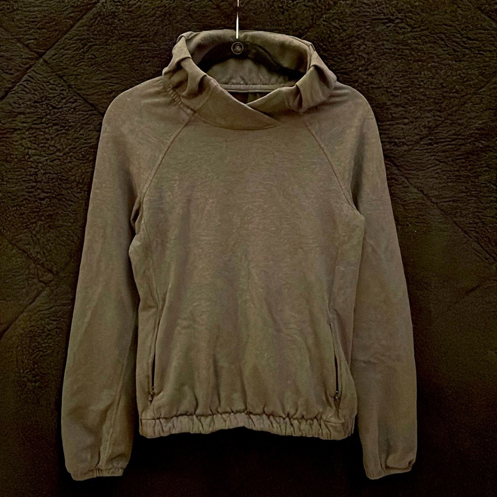 Lululemon lightweight pullover - Size 4